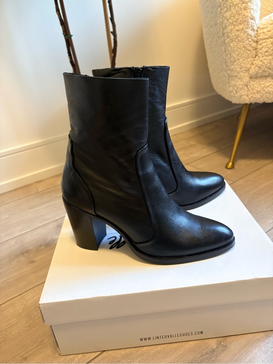 L'INTERVALLE Shoes - L'INTERVALLE Black Leather High Block Heel Ankle Boots